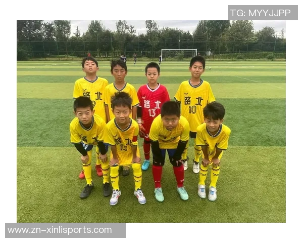 足球守门员服装的演变与功能分析探讨及其在比赛中的重要性 足球守门员服装的演变与功能分析探讨及其在比赛中的重要性